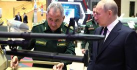Путин осмотрел образцы передовых российских вооружений на выставке в НЦУО