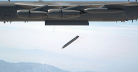 ВВС США впервые запустили крылатую ракету JASSM из бомбоотсека самолета B-52